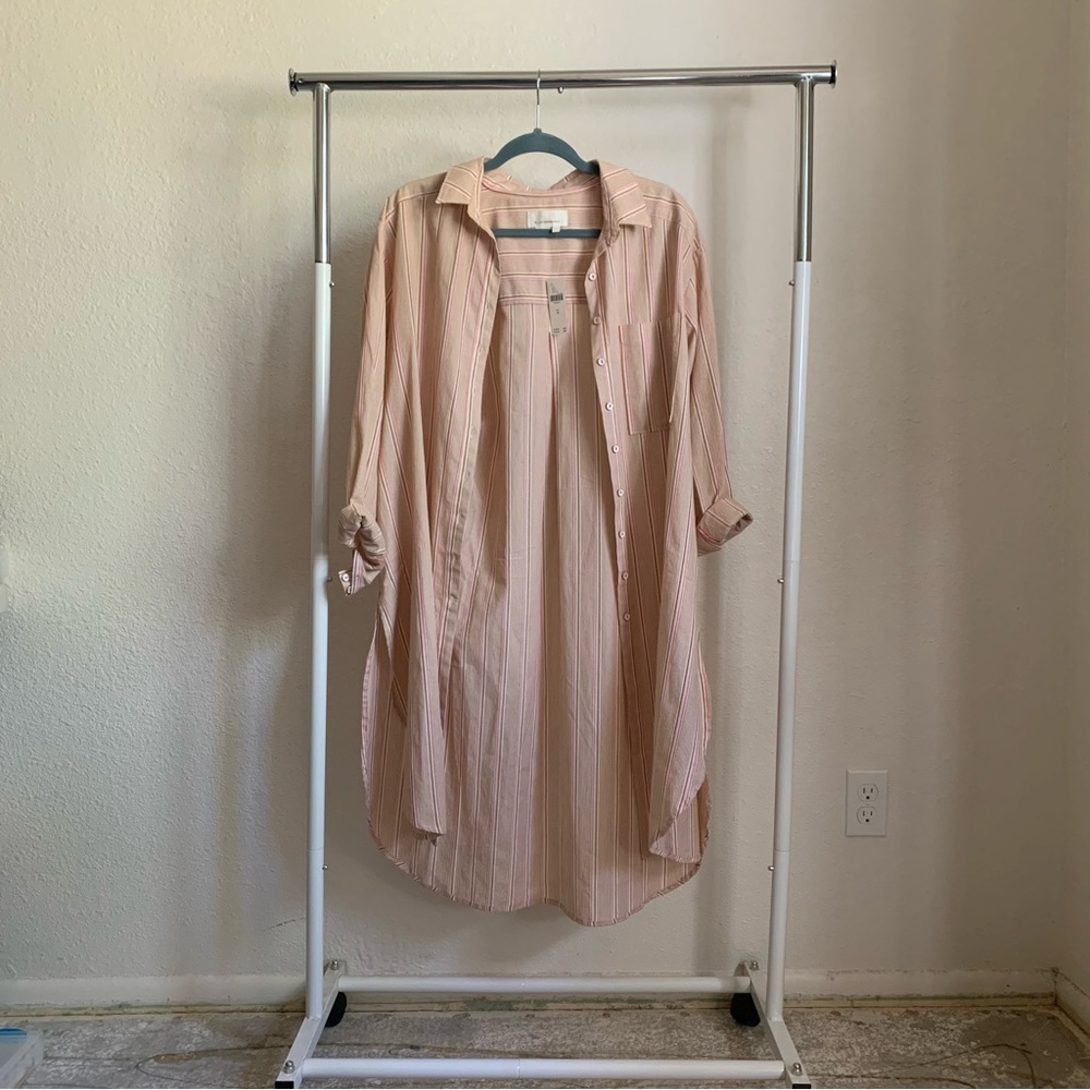 Anthropologie long button up shirt sz medium